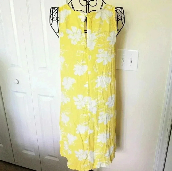 Peppermint Sun Dress Large NWT Keyhole Back Yellow Soft Flowers - Picture 2 of 4
